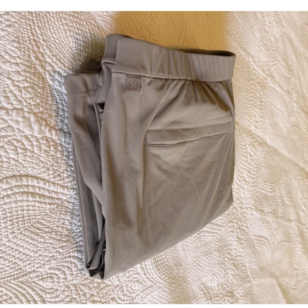 Lululemon Mens Relaxed Fit Trouser ash‎ gray XXL LM5BNYS Wide Leg Pleated Pant